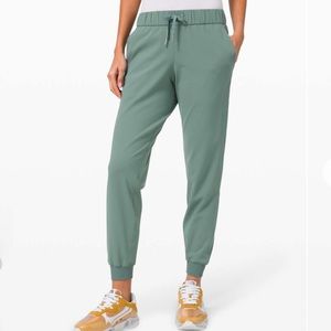 NWT Lululemon On The Fly Jogger Luxtreme Size 10
